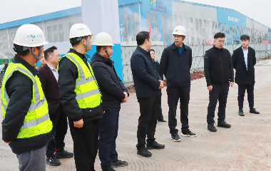 南溪經(jīng)開區(qū)黨工委副書記、管委會主任李勇一行蒞臨遠(yuǎn)東股份宜賓智能產(chǎn)業(yè)園調(diào)研指導(dǎo)